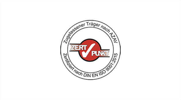 Rundes Zertifikatssiegel mit rotem Kreis und weißem Häkchen, Text im Kreisrand: 'Zugelassener Träger nach AZAV' und 'Zertifiziert nach DIN EN ISO 9001:2015'.